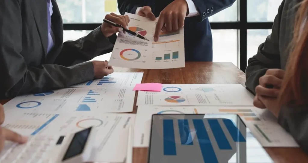 Analiza Piețelor 2025: Strategii și Predicții pentru Investitori în Octombrie